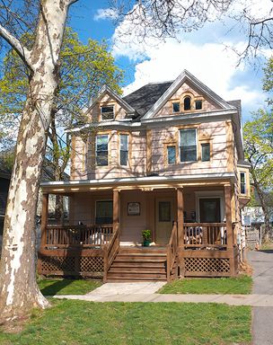 509 Columbus Apt 1 - Available 8/1/27 - Bright, Open, First Floor Flat With Front Porch – photo 1