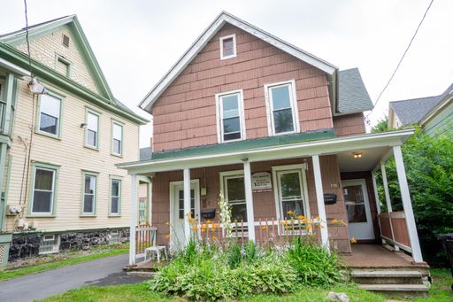 715 S Beech Apt 1- First Floor Close to Shops and Restaurants for July 1, 2027 – photo 1