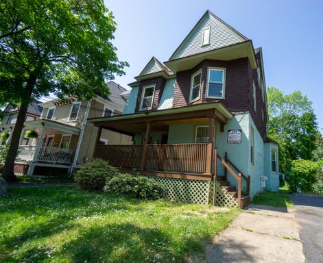209 Harvard Pl Apt 2 - Available 6/1/27 - 4 Bedroom Duplex Close To Shops, Eateries and Bus Line – photo 1