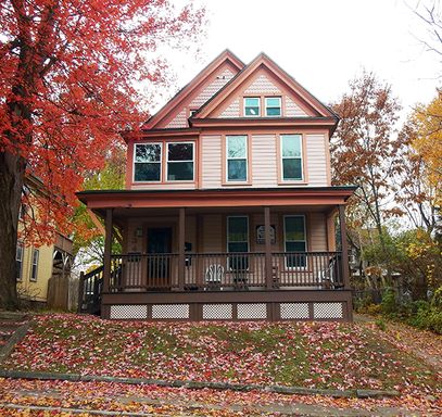 134 Bassett St Apt 1 - AVAILABLE 6/1/2027 Beautiful First Floor Apartment Close to Campus With Off-Street Parking – photo 1