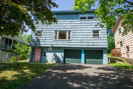 1274 Westcott Apt 1 - 6/1/27 - Bright 1st Floor Flat With Garage and Back Yard Across from Barry Park – photo 1