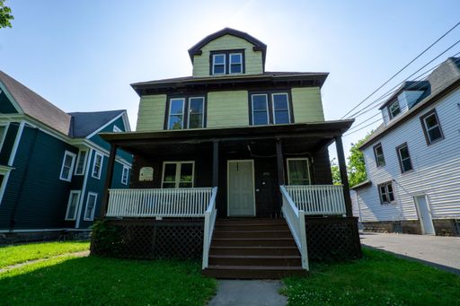 720 Livingston Apt B - 6/1/27 -Newly renovated 3 bedroom apartment close to campus – photo 1
