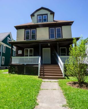 720 Livingston Apt A - 6/1/27 - Renovated First Floor Flat - Close To Campus – photo 1