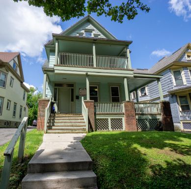 450 Westcott Apt 1 - Avail 8/1/2027 - Close to Shops, Eateries and Buses – photo 1