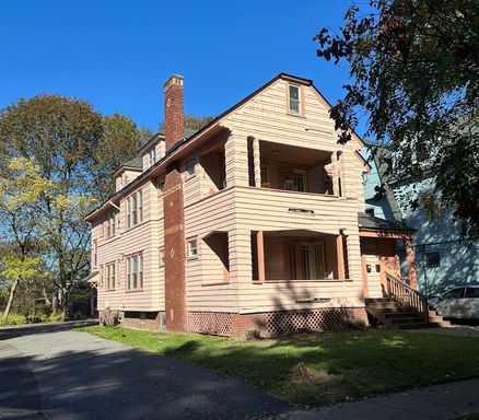 1213 Madison Apt 1 - Available 6/1/2027 - Spacious 3 Bedroom Flat With Off-Street Parking – photo 1