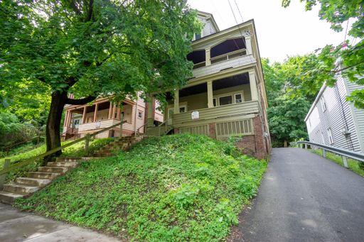 716 Euclid Ave - Available 8/1/27 - Spacious First Floor Apartment Close To Campus – photo 1