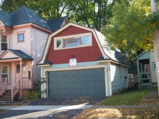 108 Dell St - Avail. 6/1/27 - Charming Efficiency-One Block From Shops, Eateries and Bus Line – photo 1