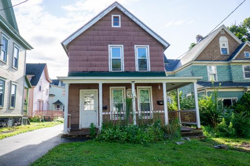 715 S Beech Apt 2 - AVAILABLE 8/1/27 - Second Floor 1 Bedroom Close to Shops and Restaurants – photo 1
