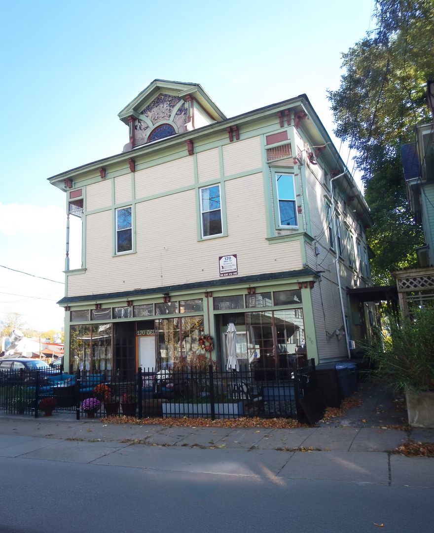 Syracuse Apartment: 120 Dell Street