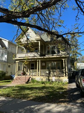 725 Euclid Ave - AVAILABLE 8/1/27 - 3 Bedroom with Off-Street Parking – photo 1