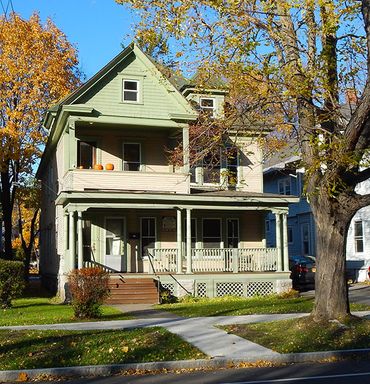 727 Euclid Ave - Available 6/1/27 - First Floor Flat Close to Campus Off Street Parking – photo 1
