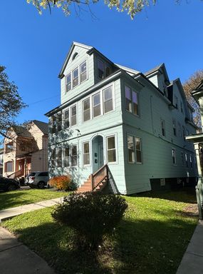 1215 Madison Apt 1 - Available 7/1/2027 - 3 Bedroom Apartment with Great View of Thornden Park – photo 1