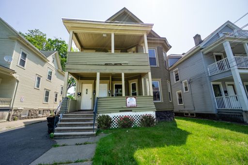 833 Sumner Apt 2 - Available 7/1/2027 - Renovated 3 Bedroom -3 Blocks From Campus – photo 1