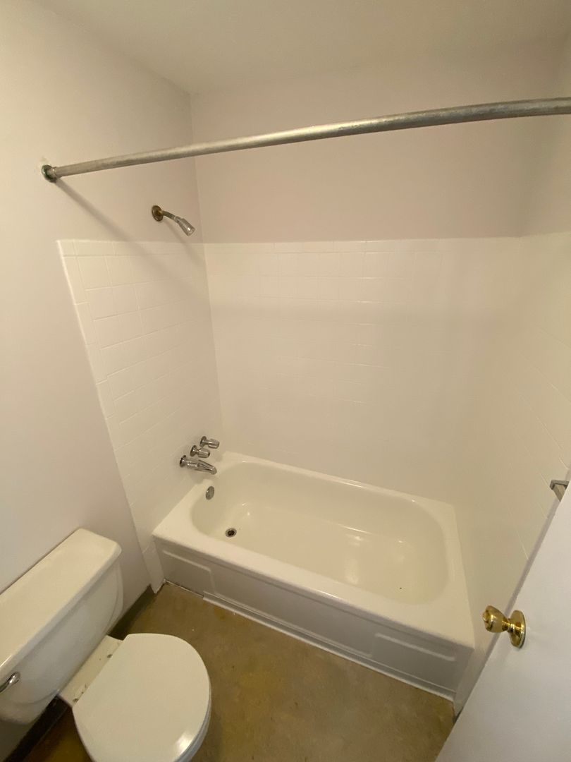 Gainesville Condo: B-16 2811 S.W. Archer Rd.