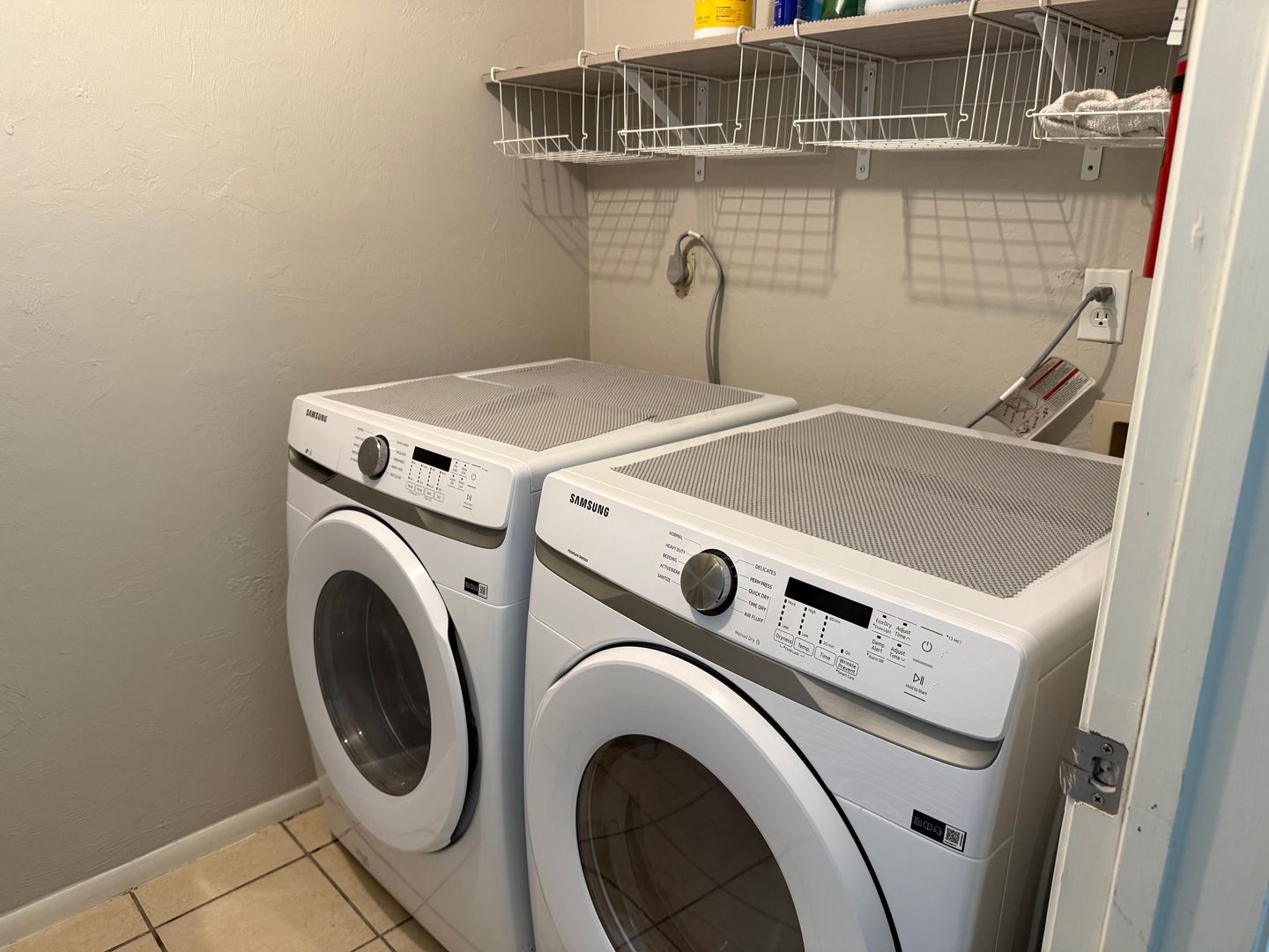 Laundry room at Hawthorne Reserve #326