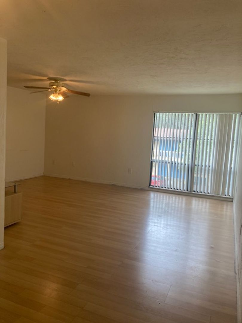 Gainesville House: 2811 SW Archer Rd Unit K090