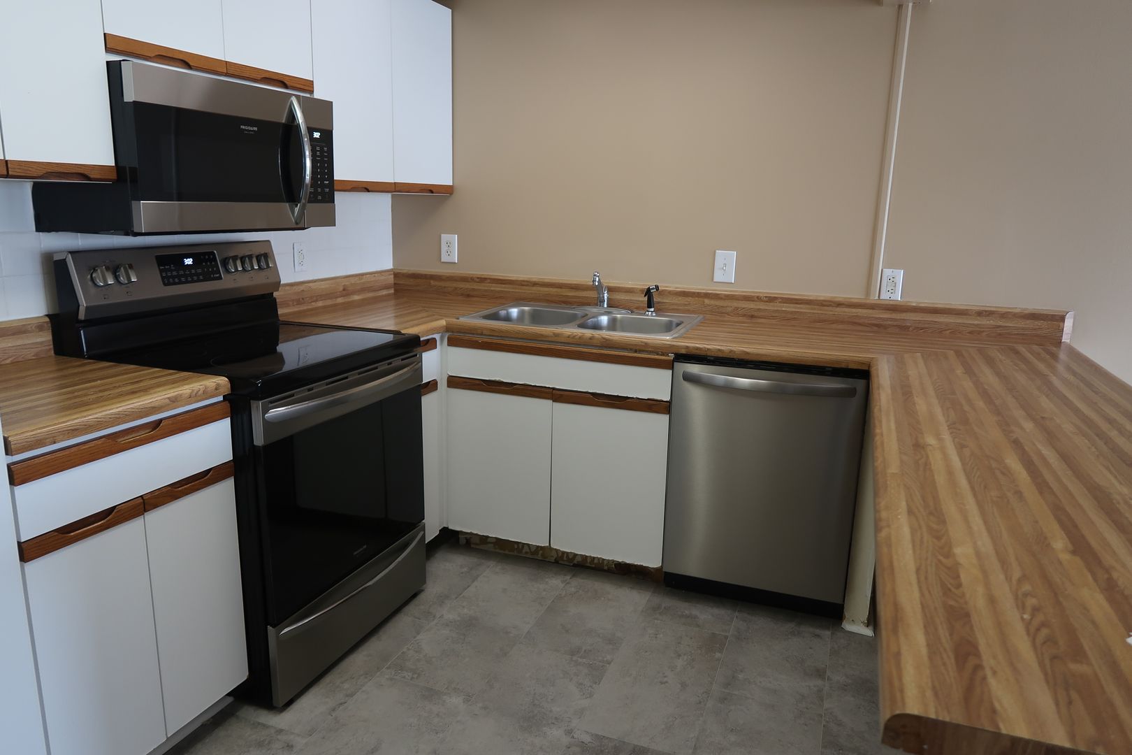 SULLINS RIDGE CONDOMINIUMS, UNIT 204 4 of 12