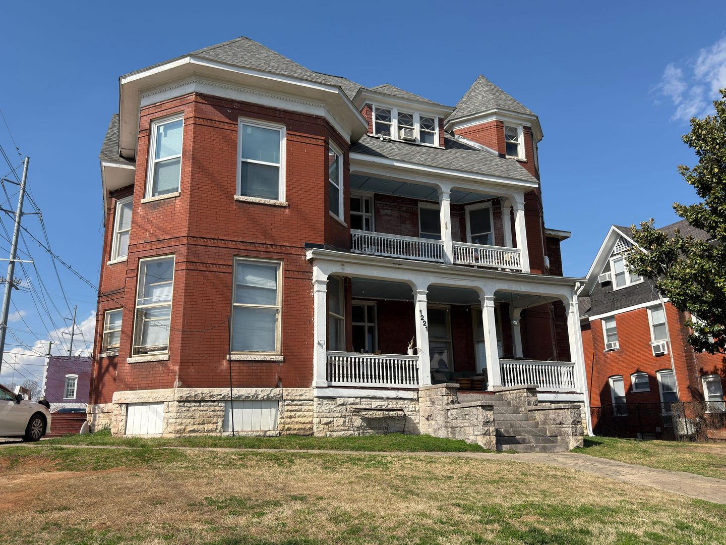 Knoxville Apartment: 1221 Laurel Ave