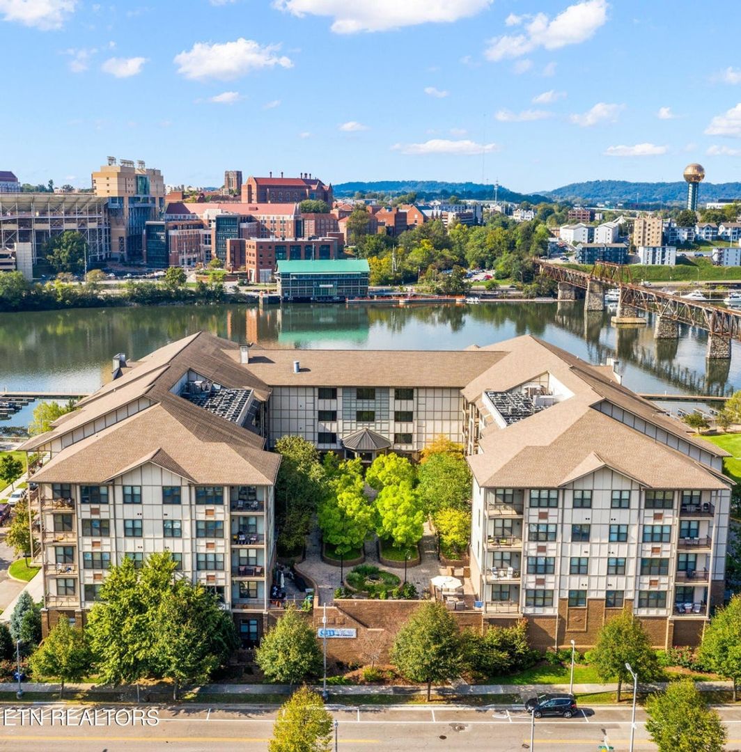 KNOXVILLE Condo: 445 W. Blount Ave
