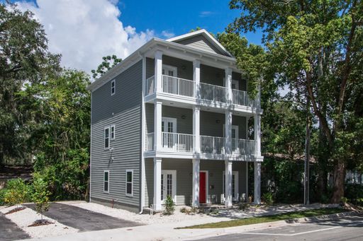 Beautiful 6 Bedroom House - Walk to UF & Sorority Row – photo 1