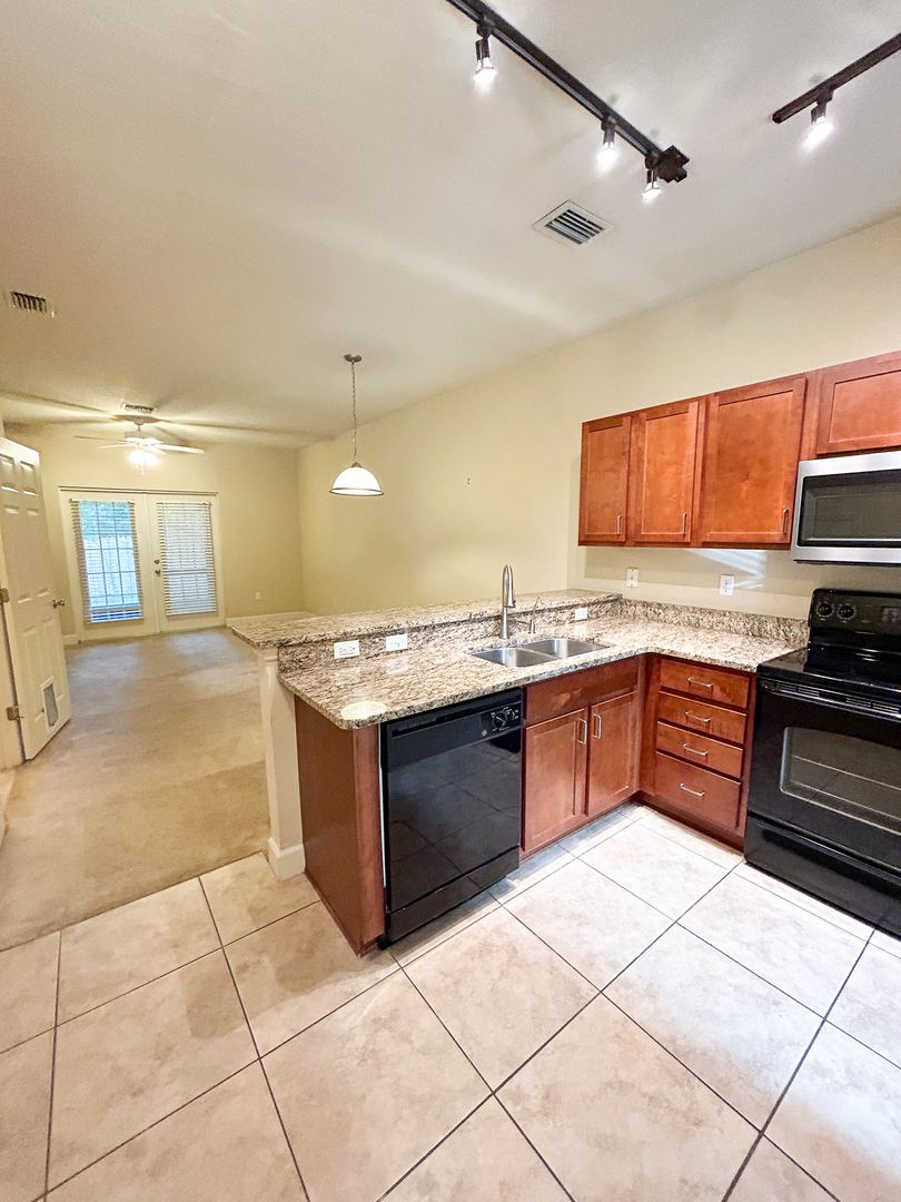 Gainesville Townhome: 2945 SW 35th Place #130