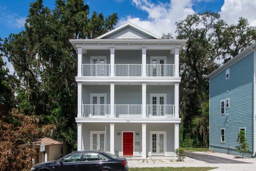 Beautiful 6 Bedroom House - Walk to UF & Sorority Row – photo 1