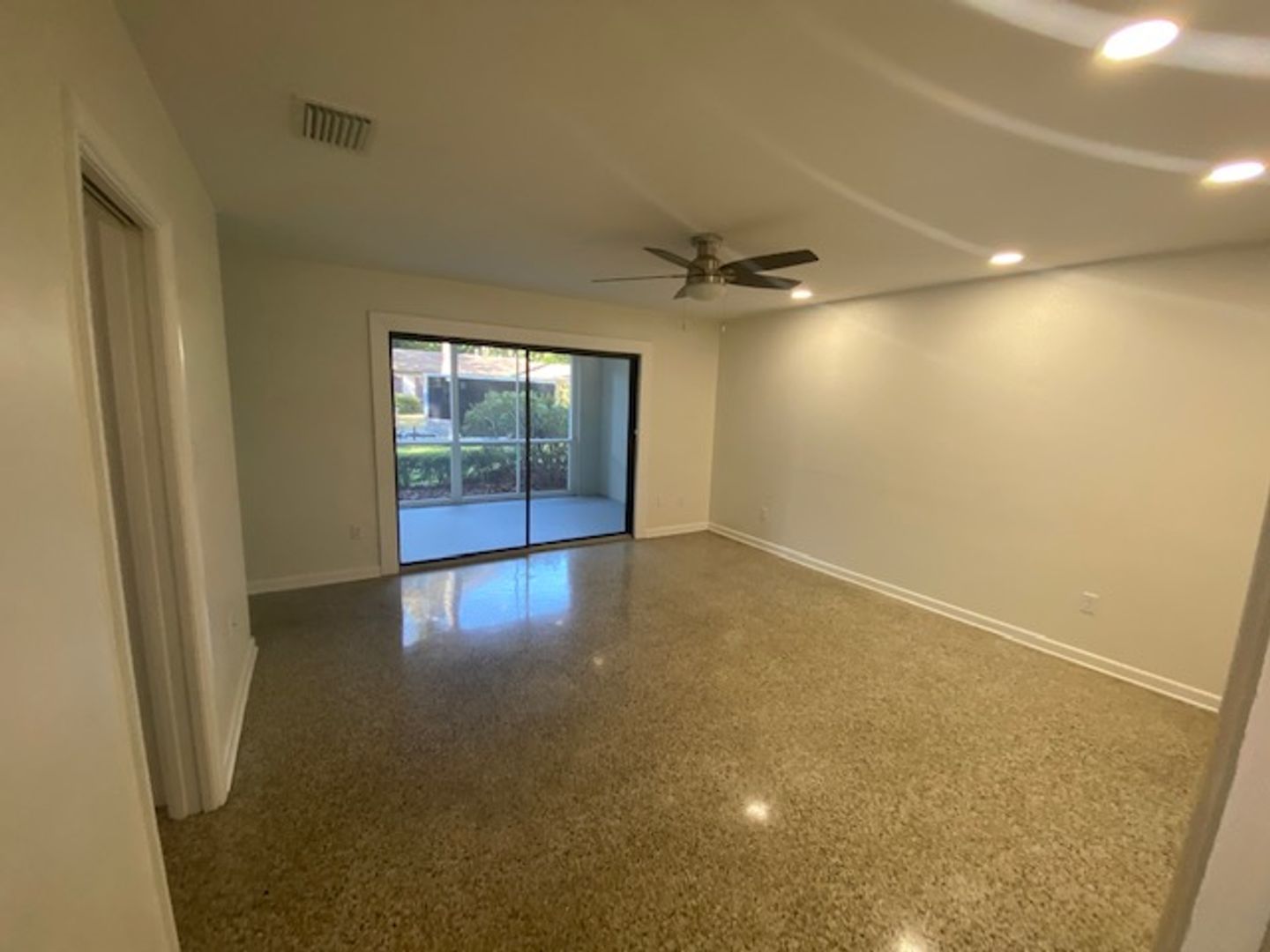 Gainesville House: 921 NE 6th Ave