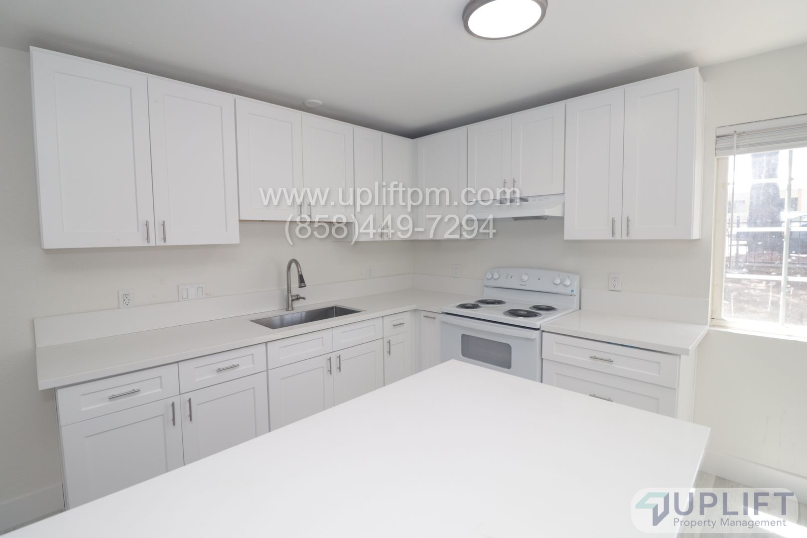 Ramona Apartment: 813-817 B St