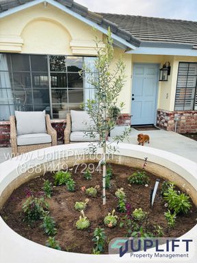 Beautifully Renovated 5BR/3BA Oceanside Home with Bonus Room & Private Backyard – photo 1