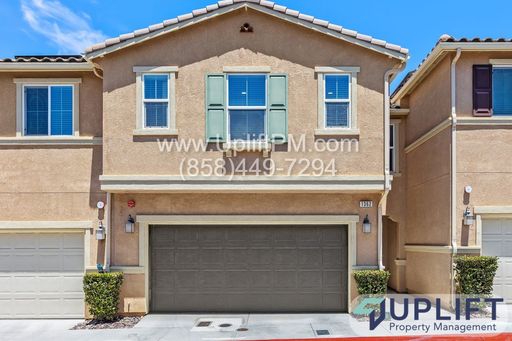 3-Bedroom Home with Open Floor Plan, Private Patio & 2-Car Garage – photo 1