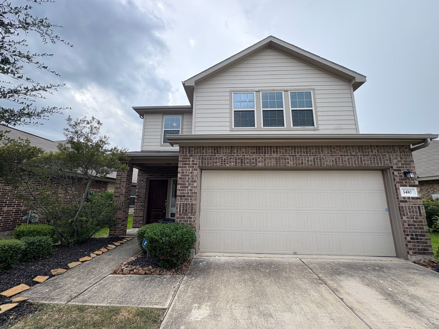 Houston House: 1410 Spencer Glen Lane