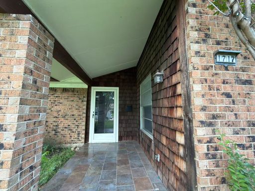 Brand-new flooring throughout the entire home – photo 1