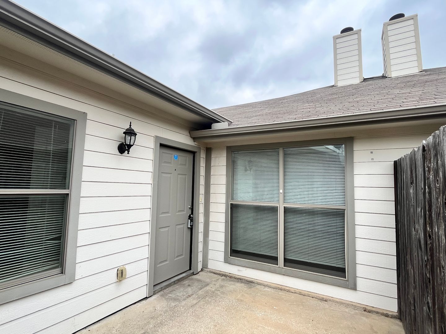 Garland Apartment: WYKEHAM CONDOMINIUMS