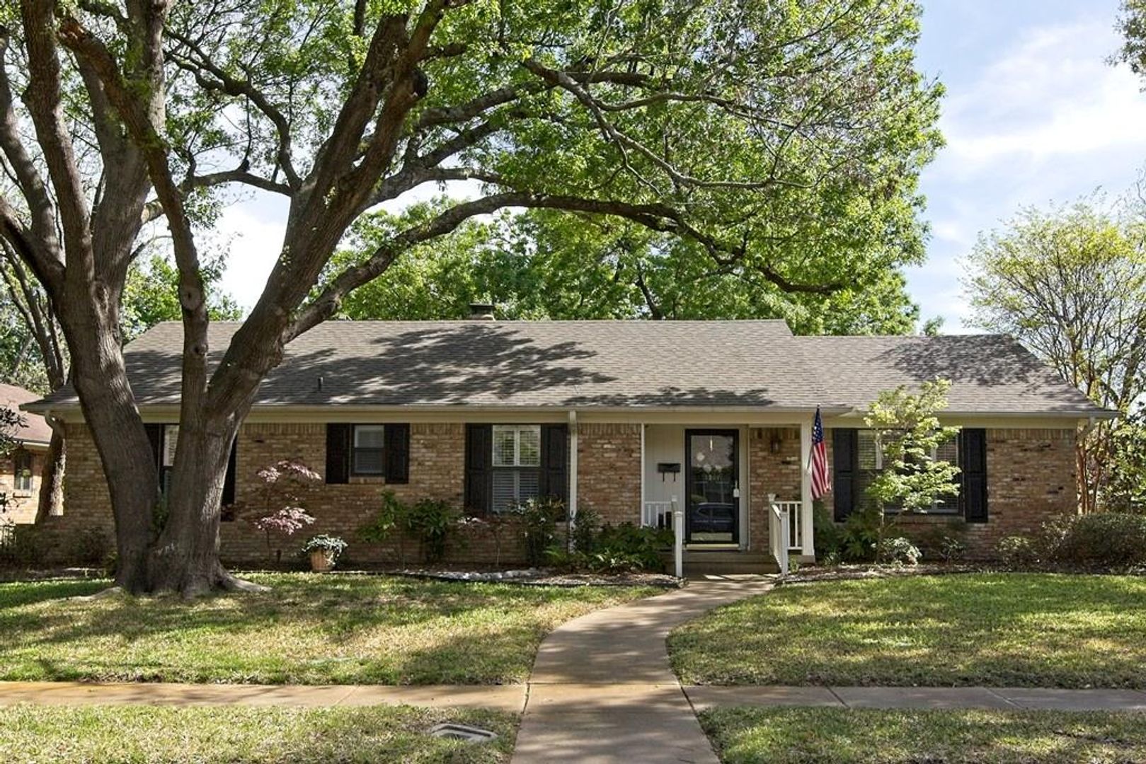 Richardson House: 1307 Glen Cove Drive
