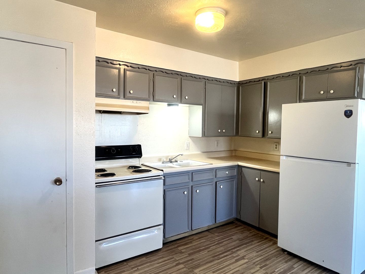 Desoto Apartment: 120 W Pleasant Run Rd