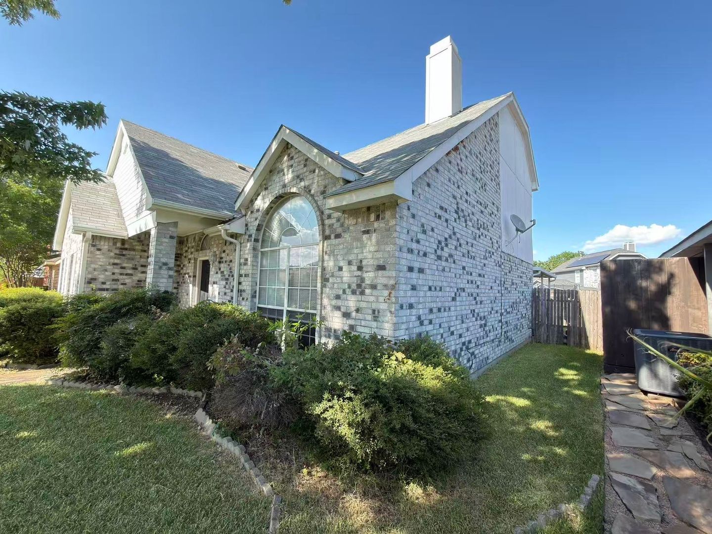 Garland House: 2918 Lake Valley Dr