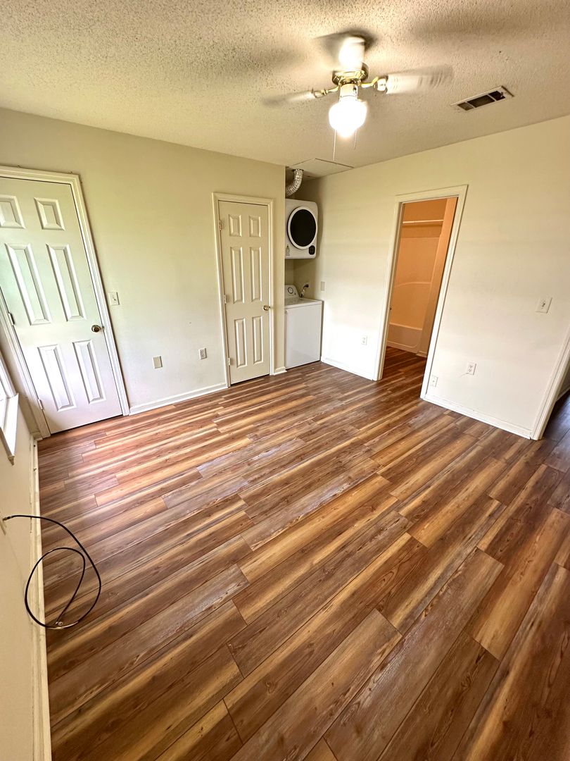 Statesboro Apartment: 232 Lanier Drive
