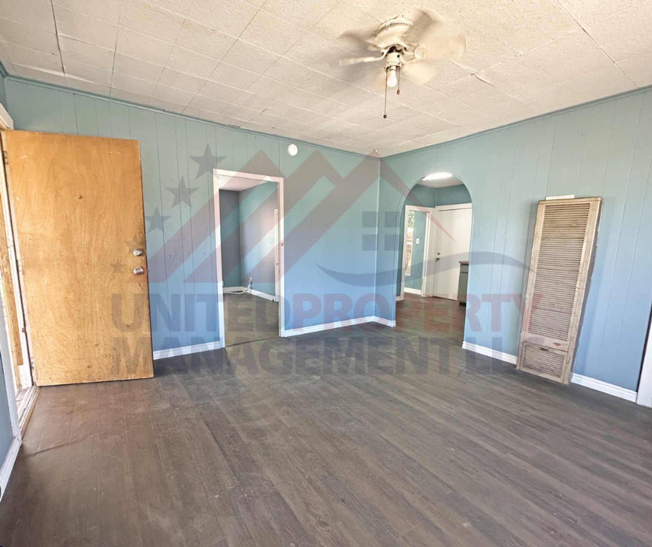 Carlsbad House: 511 W Bonbright