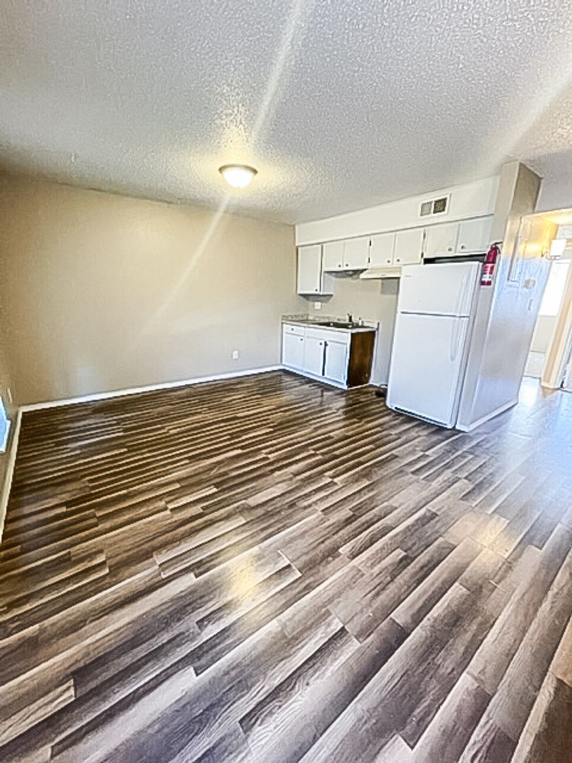 Carlsbad Apartment: 1018 Lamont