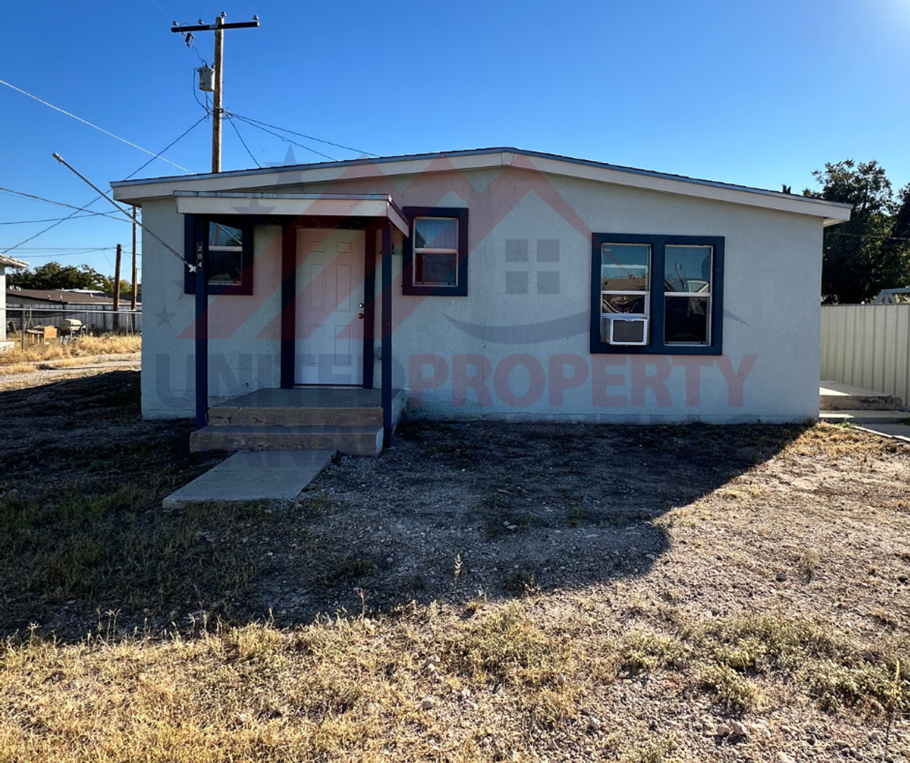 Cozy 3 bedroom 1.5 bath in Carlsbad NM 