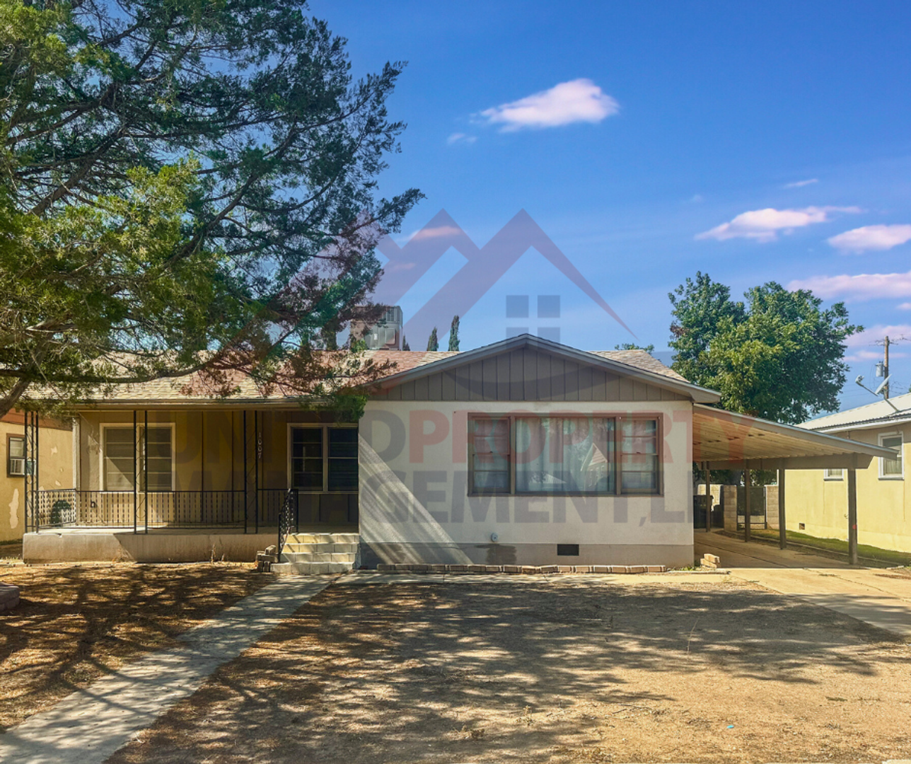 Carlsbad House: 1007 Albert St