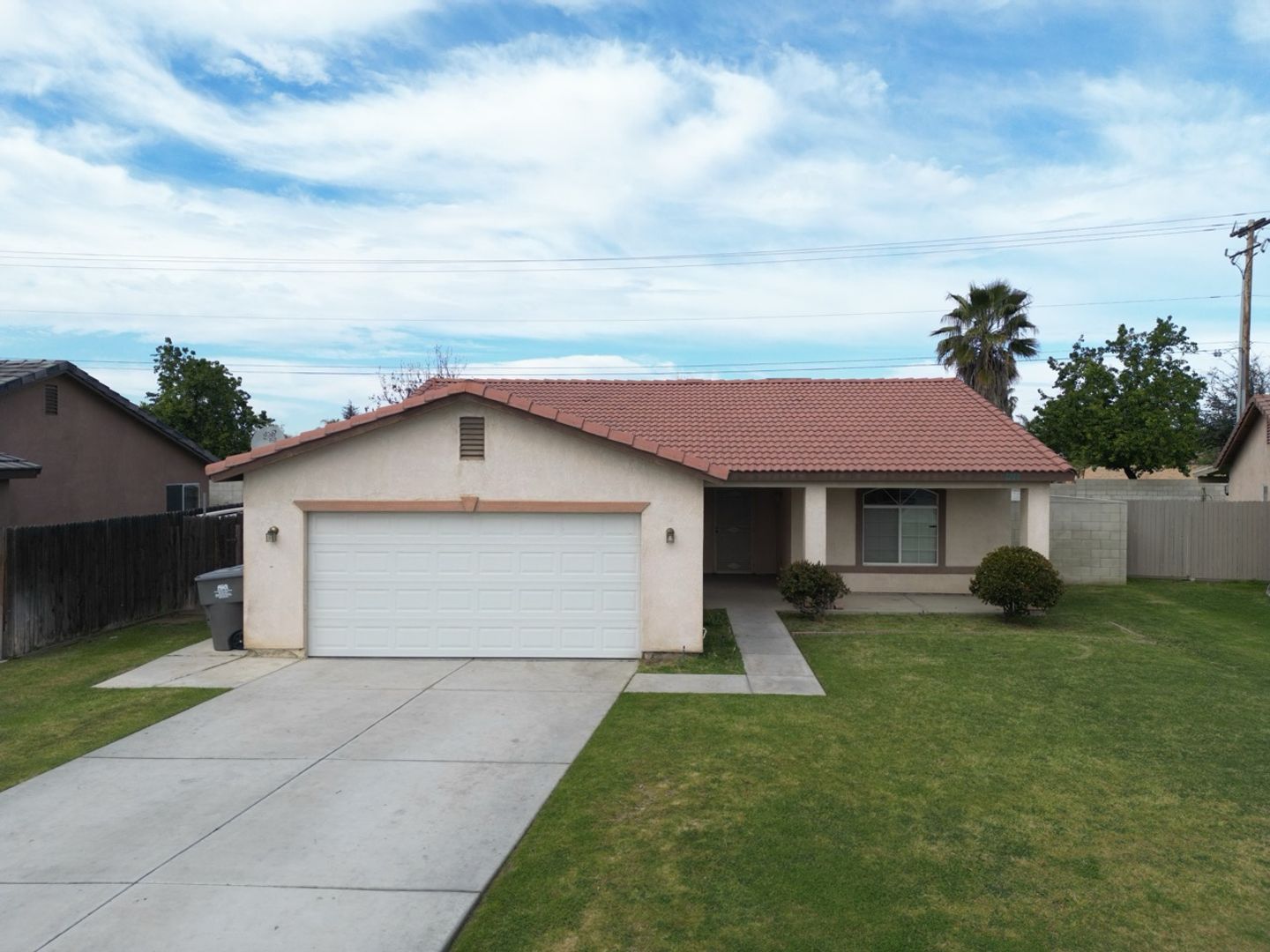 Bakersfield House: 1208 Lucerne Dr