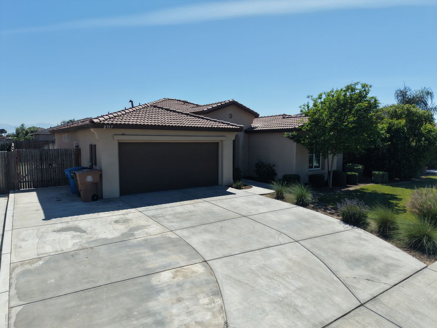 Bakersfield House: 2717 Mercedes Dr.