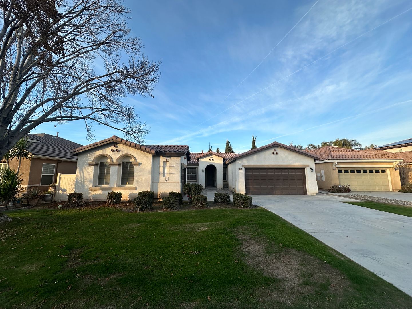 Bakersfield House: 10008 Sterling Silver St