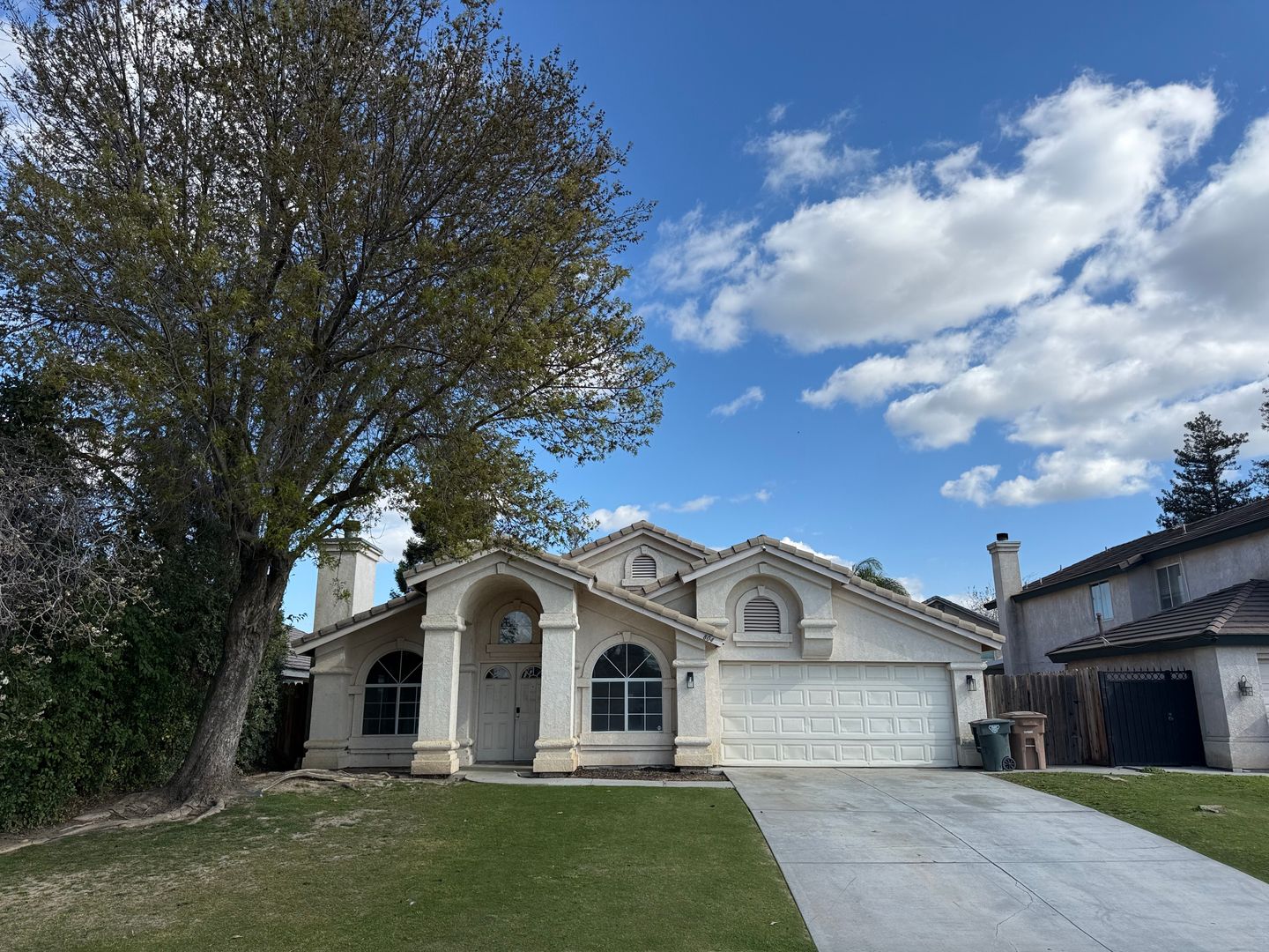 Bakersfield House: 804 Loch Lloyd Ln