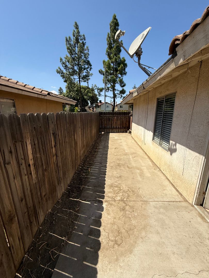 Bakersfield House: 2800 Godford Rd. A
