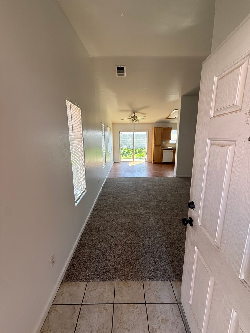 Bakersfield House: 3452 Crescent Meadow