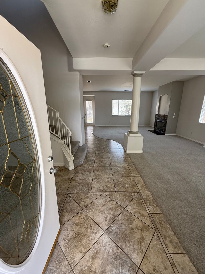 Bakersfield House: 12710 Crystal Cove