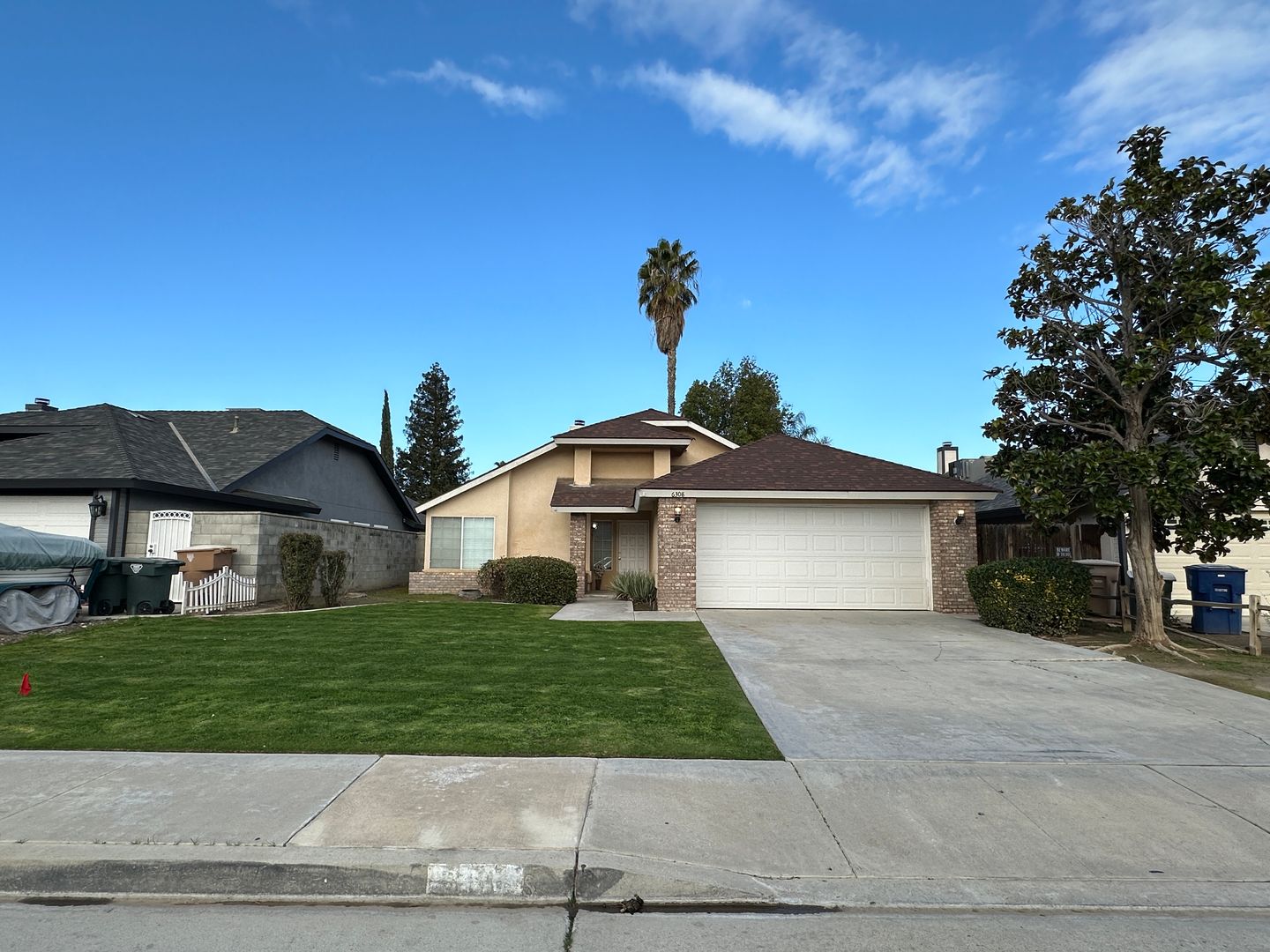 Bakersfield House: 6308 Quaking Aspen St