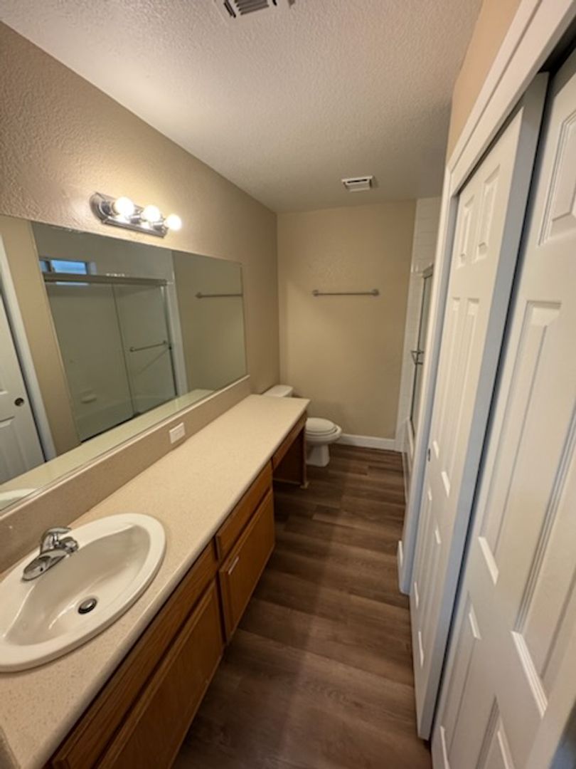 Bakersfield House: 3001 Kennewick Ln